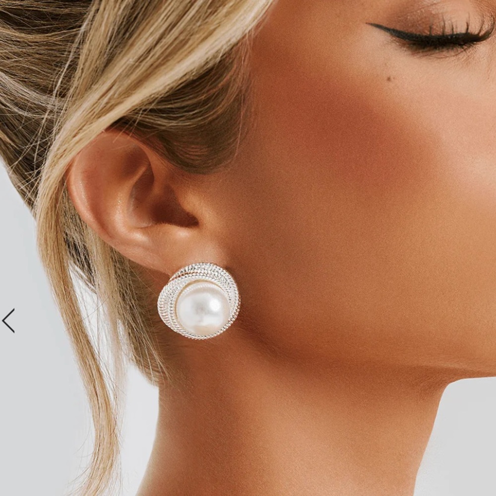 Elegant Pearl Stud Earrings